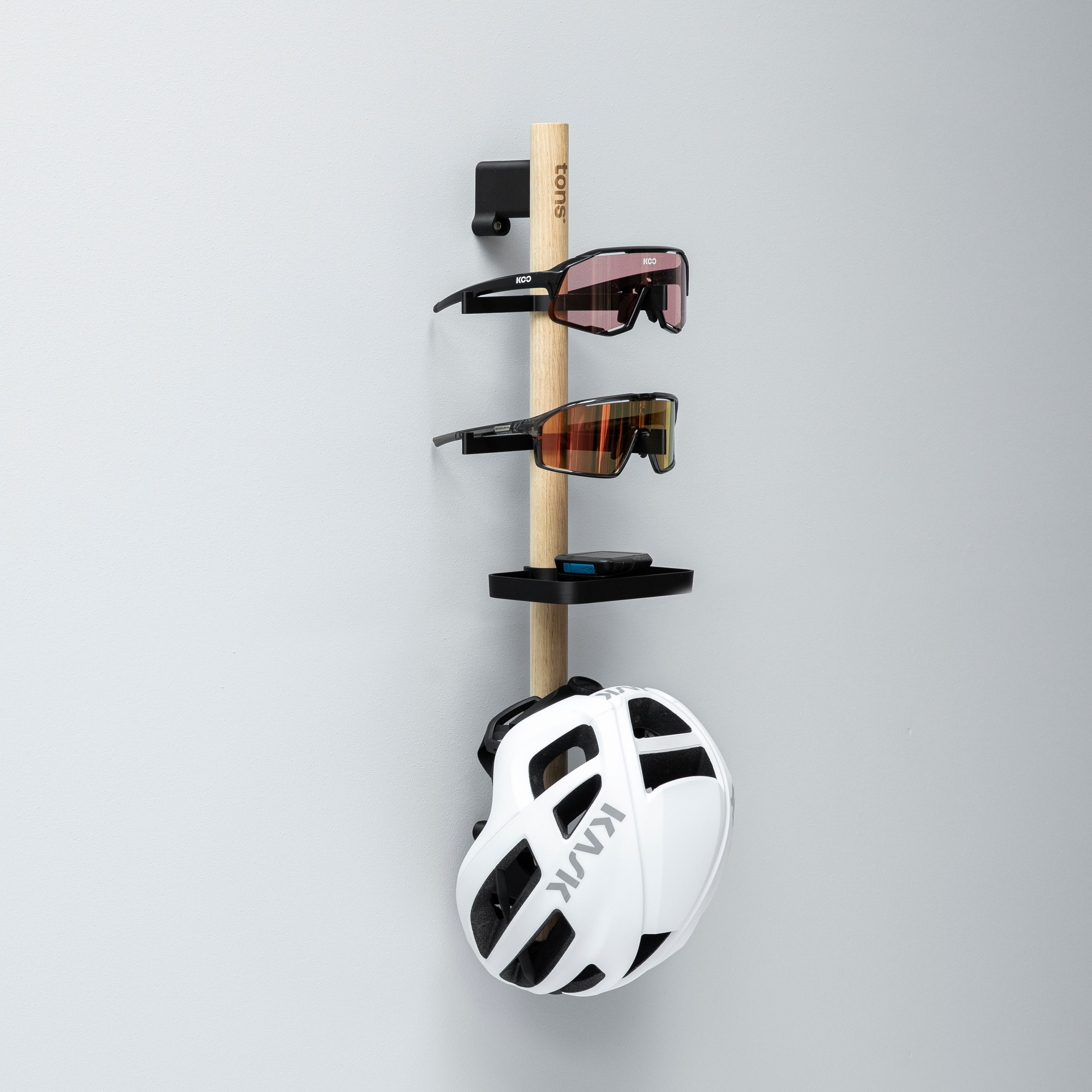 Rack C - 1 x Sko + 2 x Solbrille + 1 x Hjelm - Tons - Træ